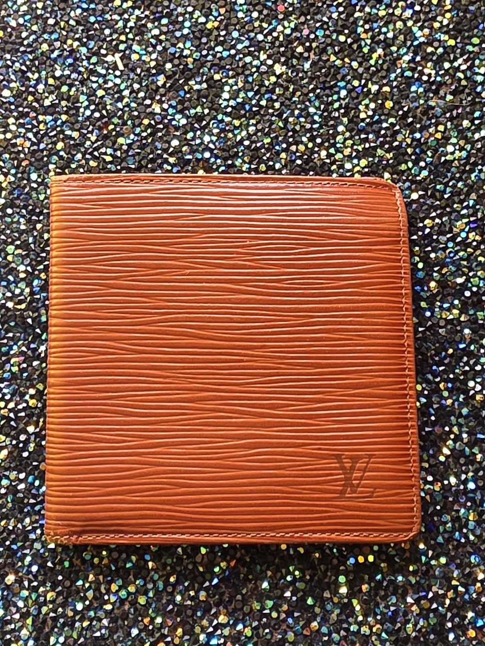 Louis Vuitton Orange Epi Textured Men's Bifold Wallet With Snap Pocket
